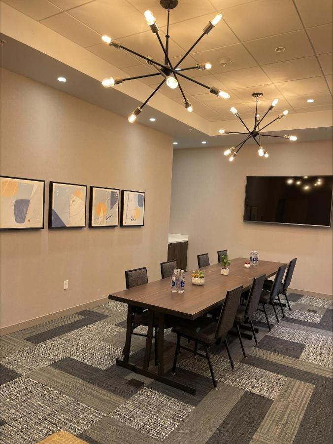 Cambria Downtown 3*